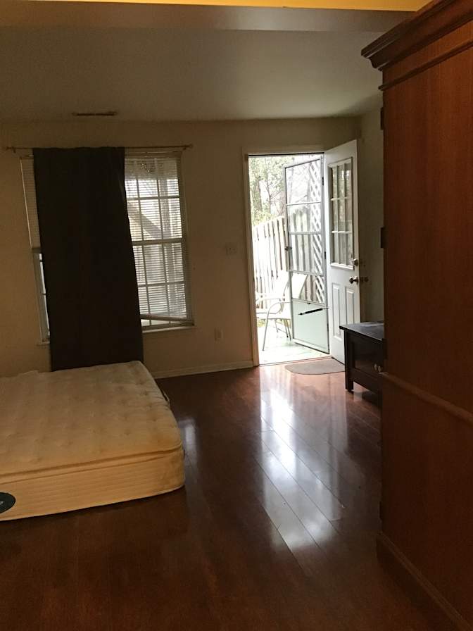 Alcove Rooms's room