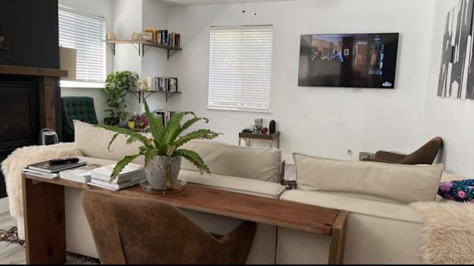 Kaaram's room