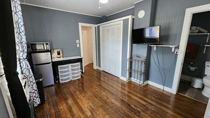 Tom's room
