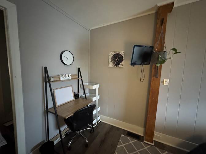 Lg's room