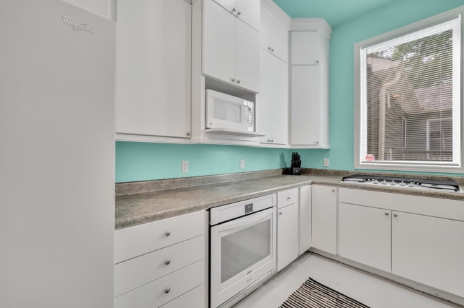 lifedoorrentals's room