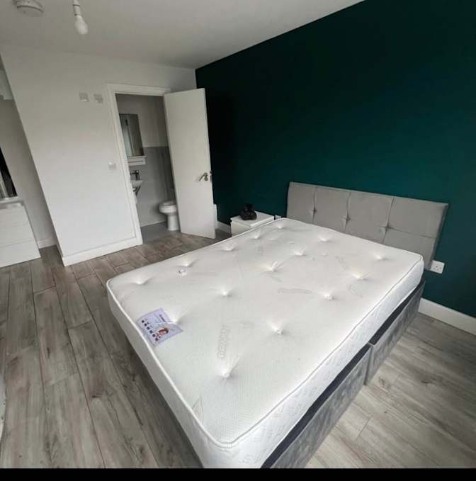 Shared unfurnished room with own bathroom in an apa... – Roomies.co.uk