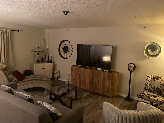 Waterfront View's room