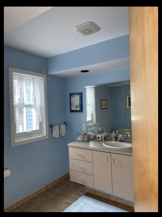 Dee's room