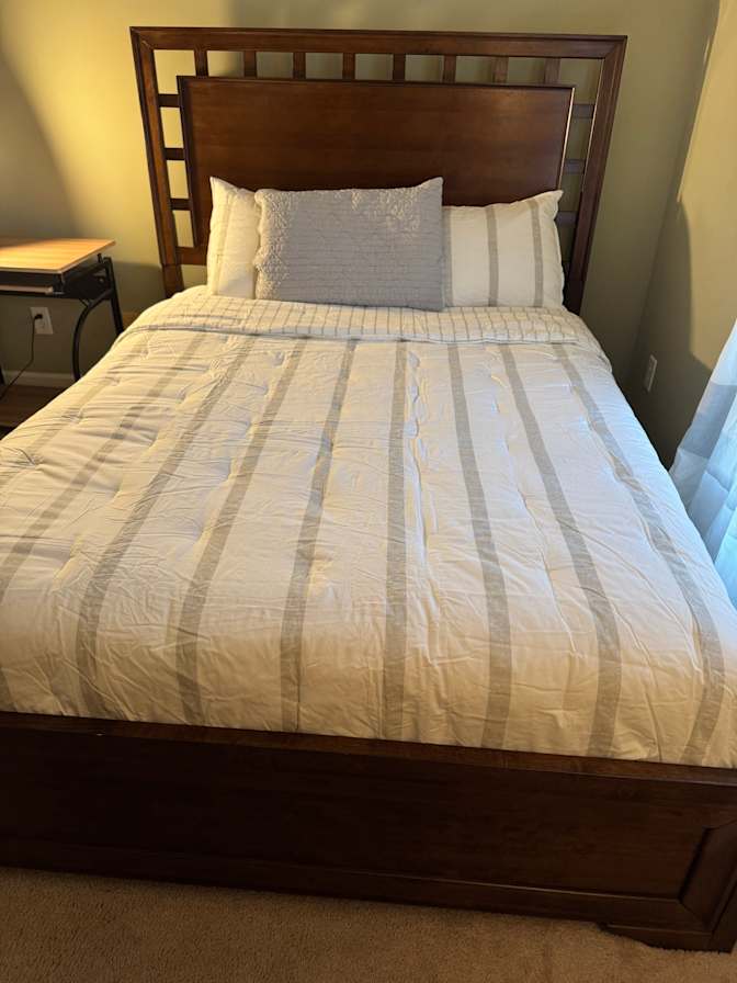 Liz's room