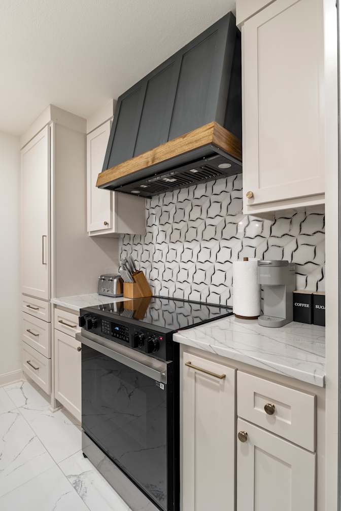 Tomic Properties's room