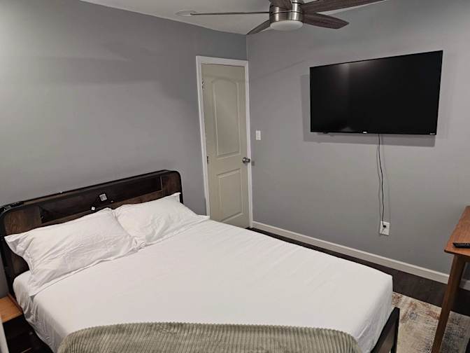 Alcove Rooms's room