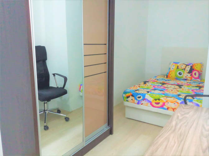 Roomy's room
