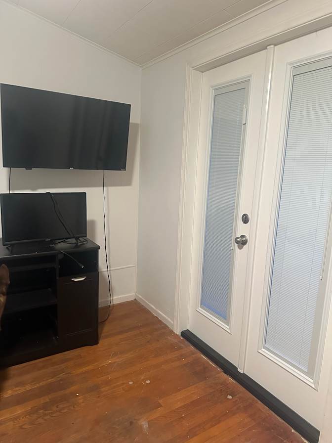 Leslie's room