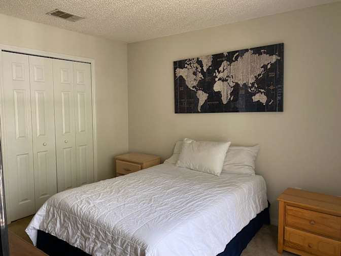 Laura Mateus's room