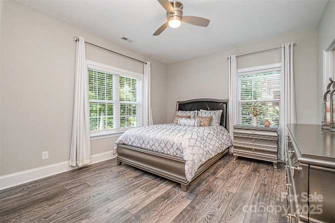 Alcove Rooms's room