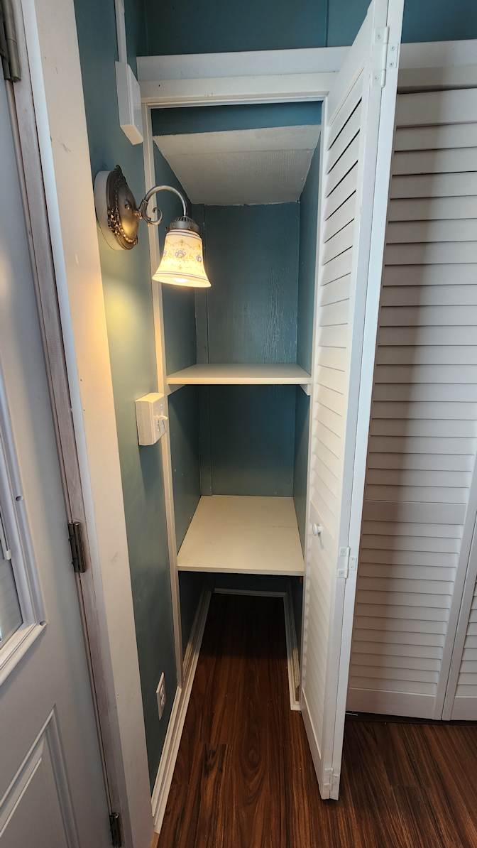 Tom's room