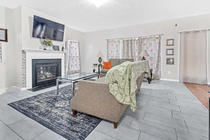 Alcove Rooms's room