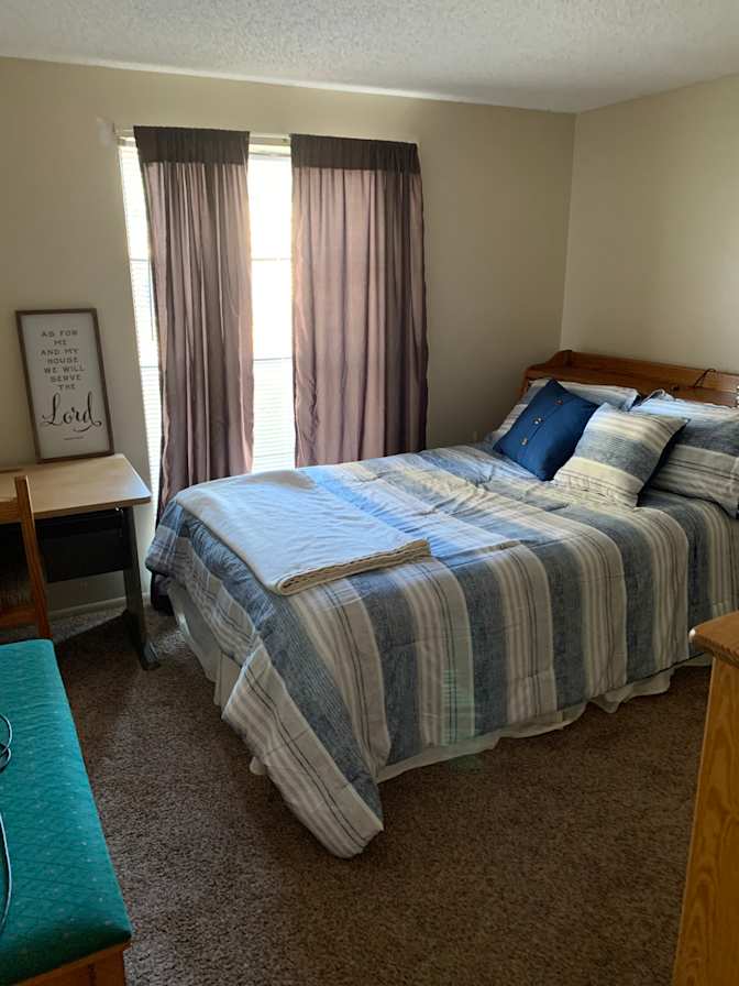 Dee's room