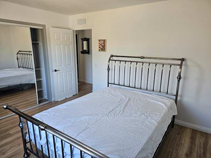 Alexandra  & Roomies's room