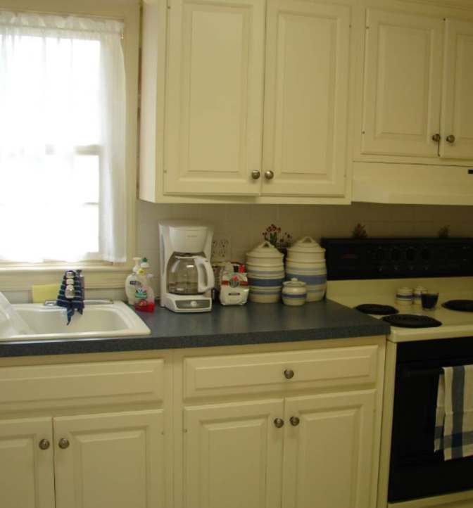 rooms available in an apartment's room