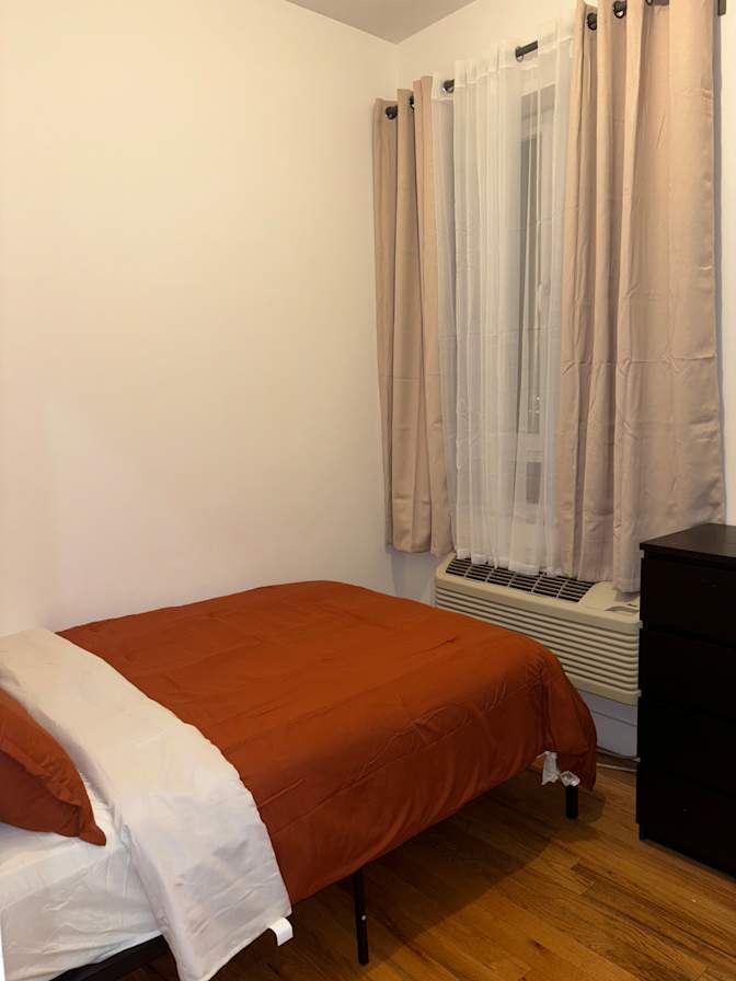 BROOKLYN APARTMENT SHARE LONG OR SHORT TERM's room