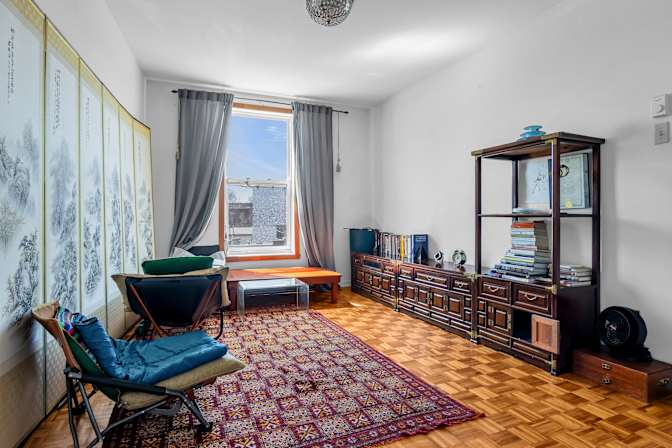 Thomas's room