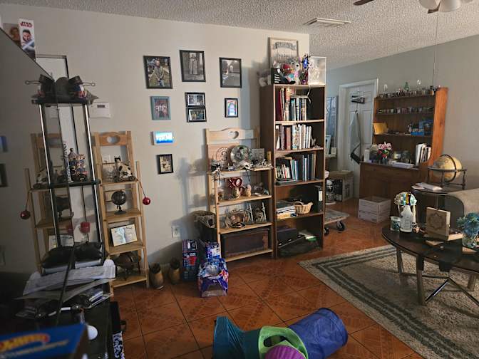 Ken's room