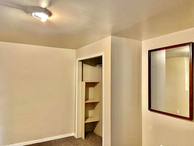 Akhil Cherukara Tom's room