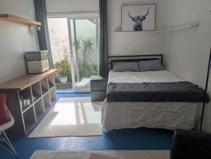 private bathroom for rent's room
