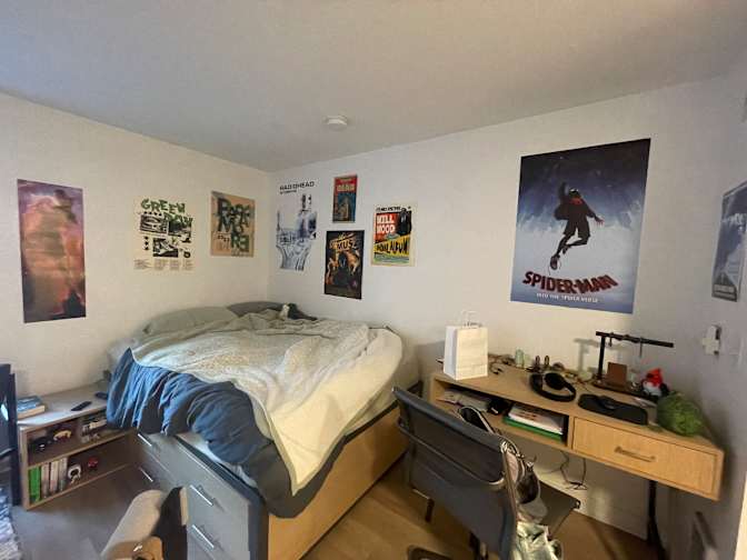 Izzy's room