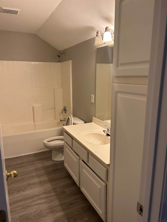 Alcove Rooms's room