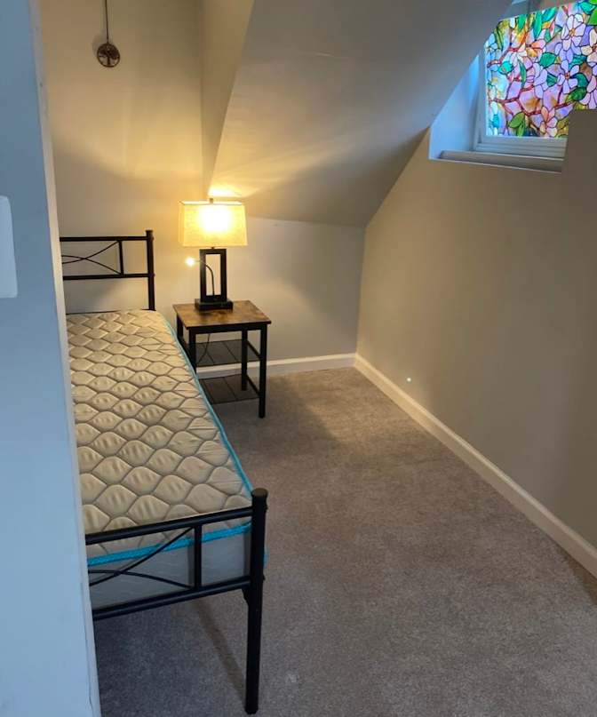 Enshi's room