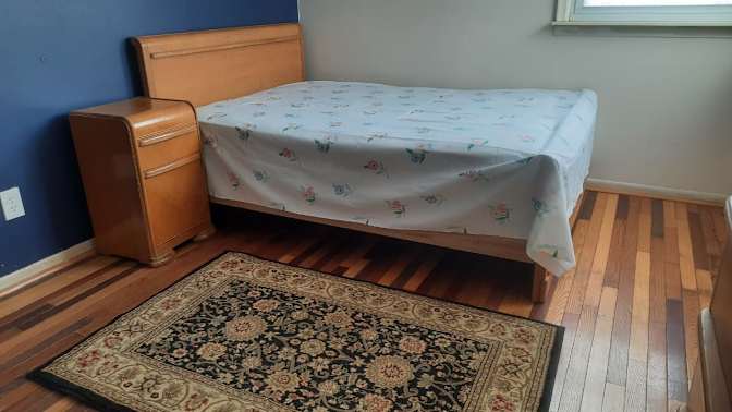 Sarwar Farouqui's room