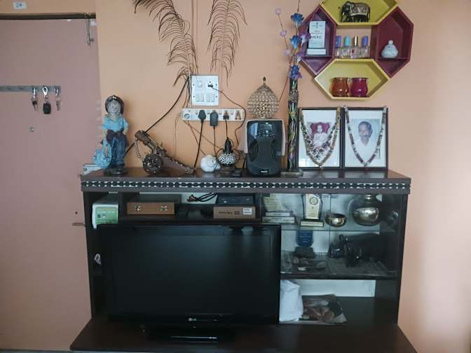MAKARAND's room