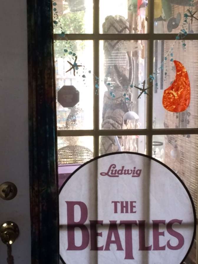 AlohaBeachArt's room