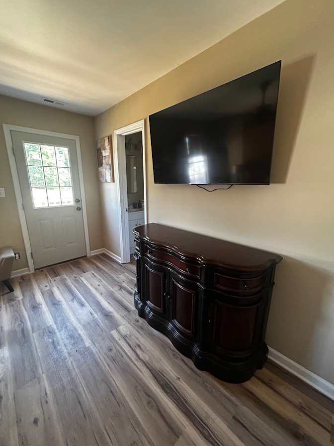 Alcove Rooms's room