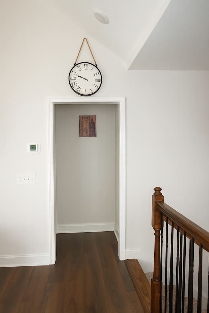 Anolv's room