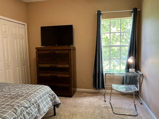 Dee's room