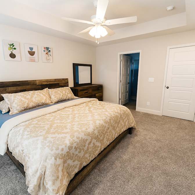 Anolv's room