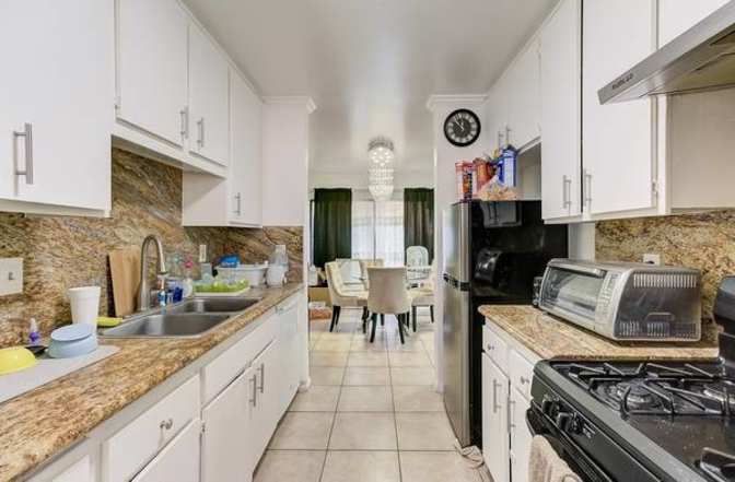 Full Furnished two Room and two Bath available Northridge's room