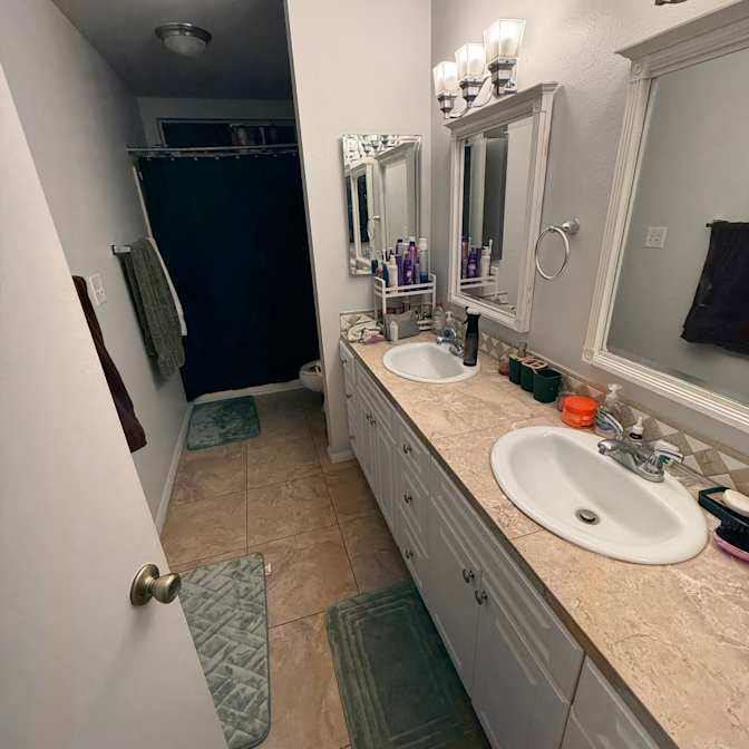 Lisa's room