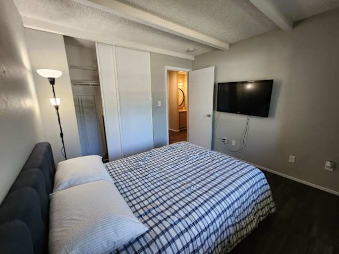 THALIA MORALES's room