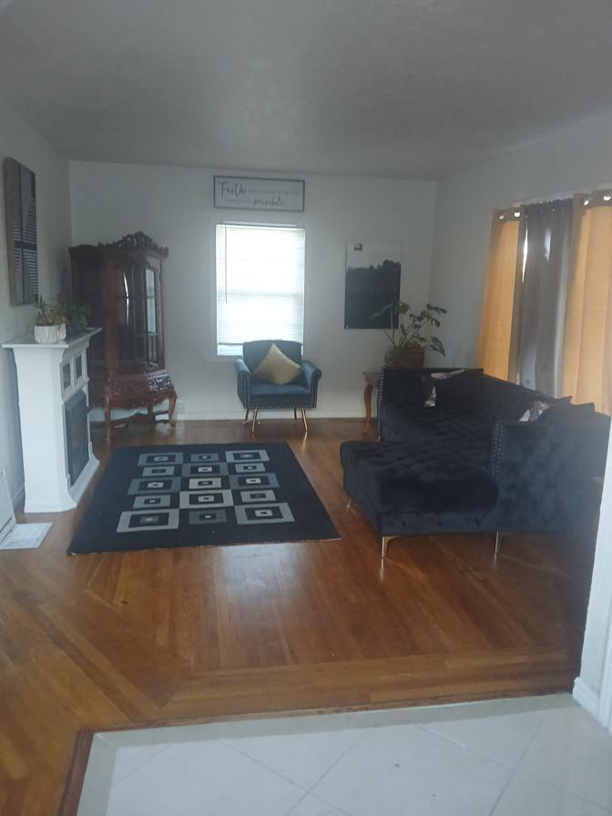 Miaamalia Martinez's room