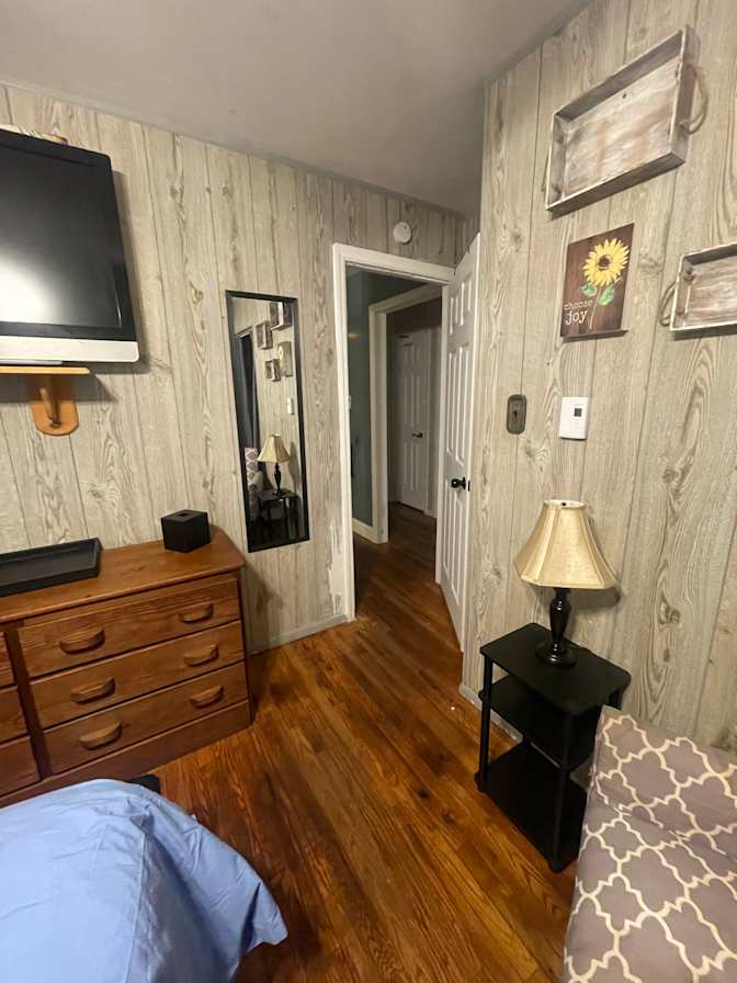 Liz B's room