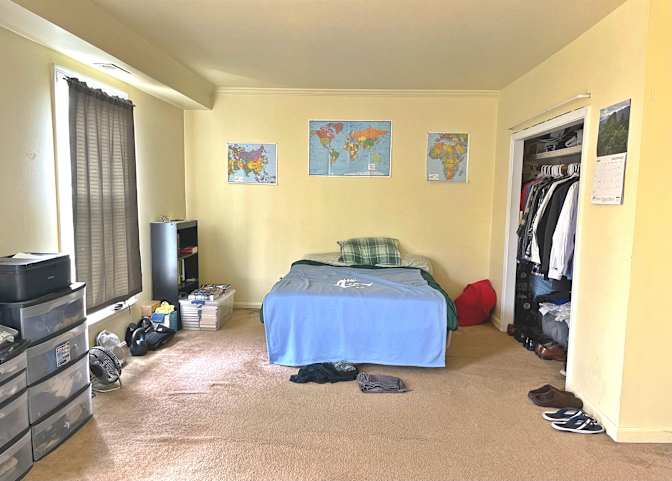 Luis's room