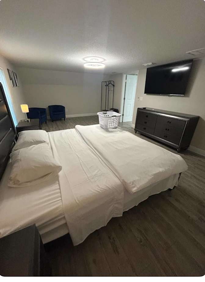 IGE Properties's room