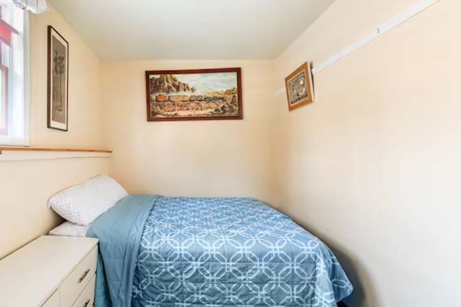 Tee Lee's room