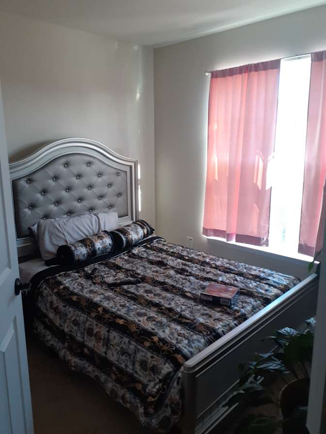 Moe's room