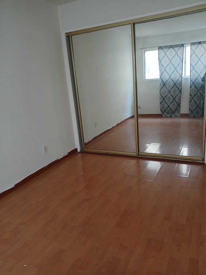 Lorna  Bravo's room