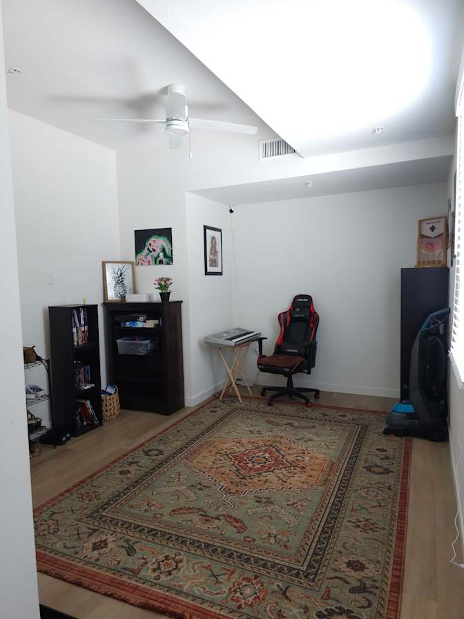 Kaldur'adm Edwards's room