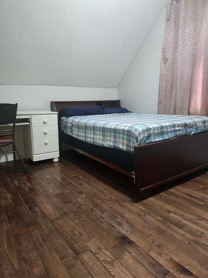 MARLENE D SANTOS's room