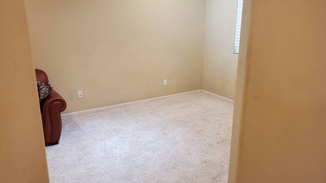 KRISTOF MIKUTA's room