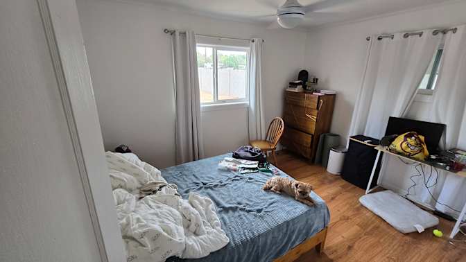 Luis's room