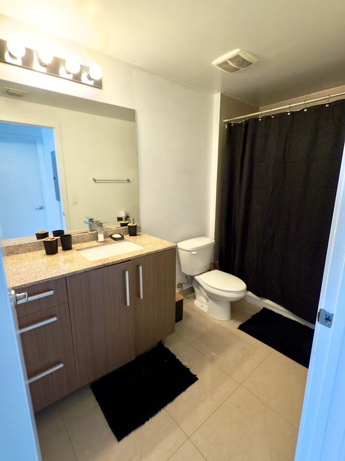 Mauricio's room